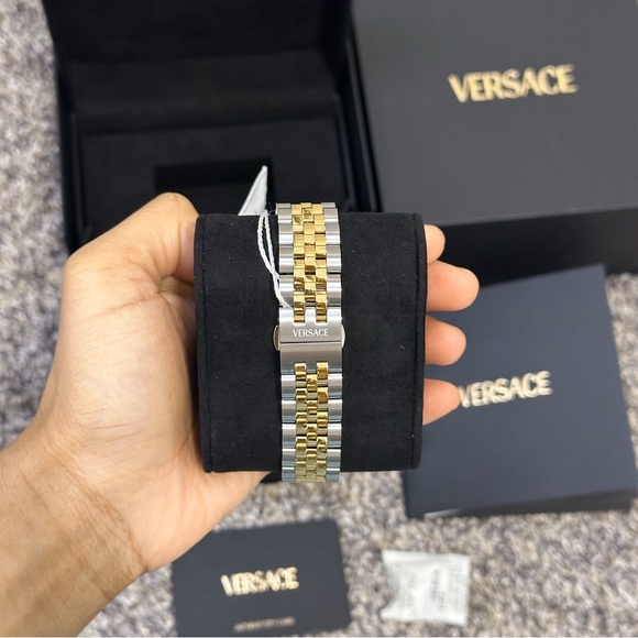 Versace Watch - Picture 3 of 11